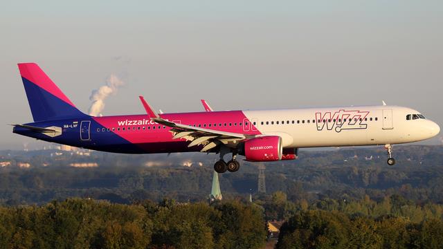 HA-LVF:Airbus A321:Wizz Air